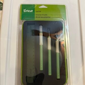 Cricut Crafting Tool Set in Green